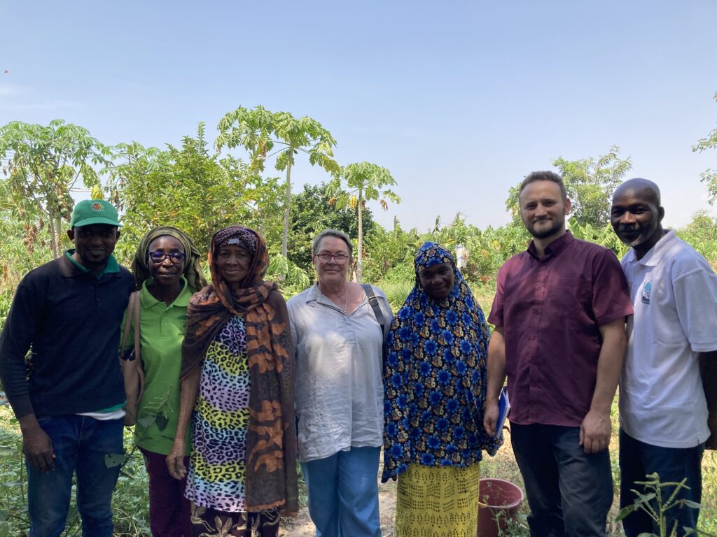 Photo de groupe avec un groupement de femmes maliennes productrices